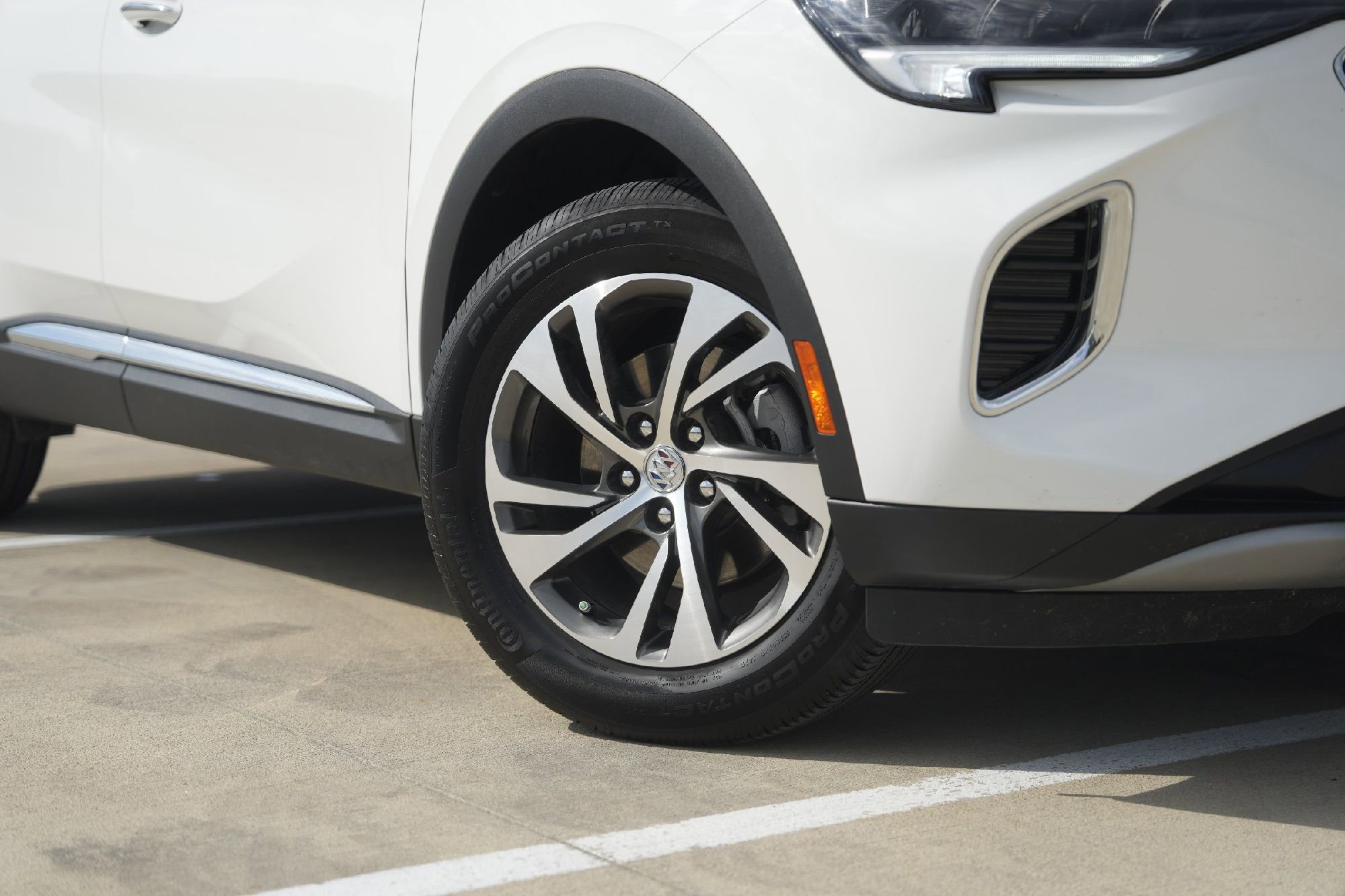 Used 2023 Buick Envision Essence image 2