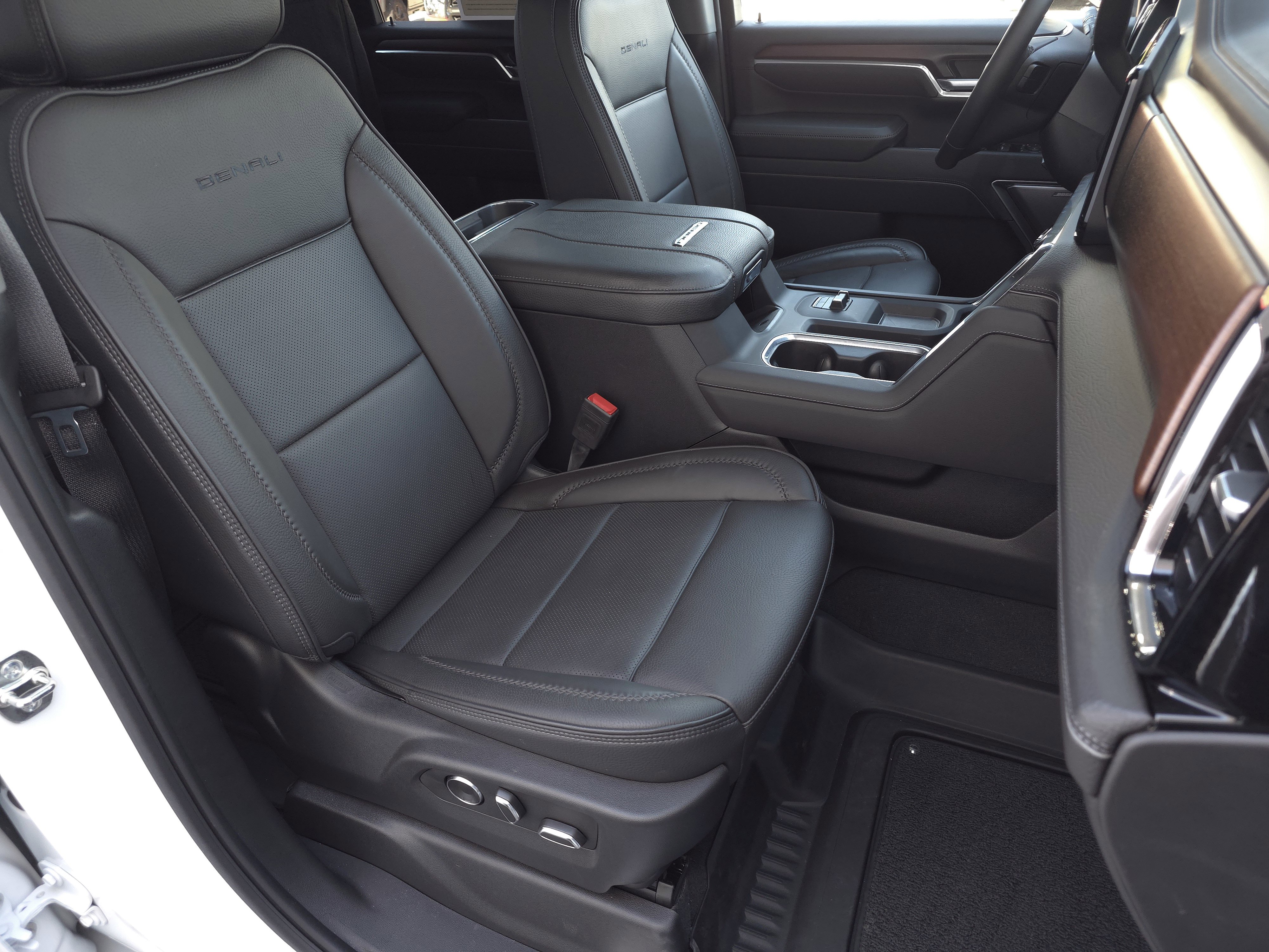 Used 2025 GMC Sierra 2500 Denali w/ Denali Reserve Package image 41