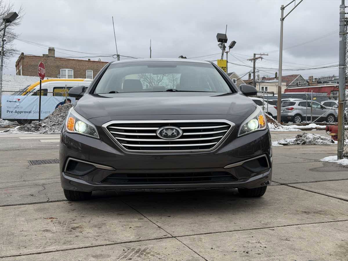 Used 2017 Hyundai Sonata SE image 2