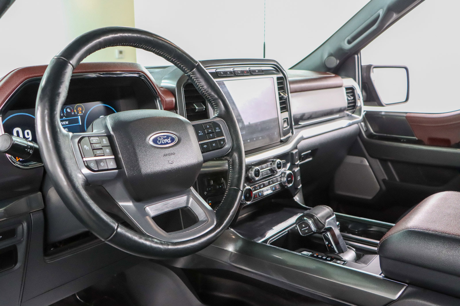 Used 2023 Ford F150 Lariat w/ Equipment Group 502A High image 25