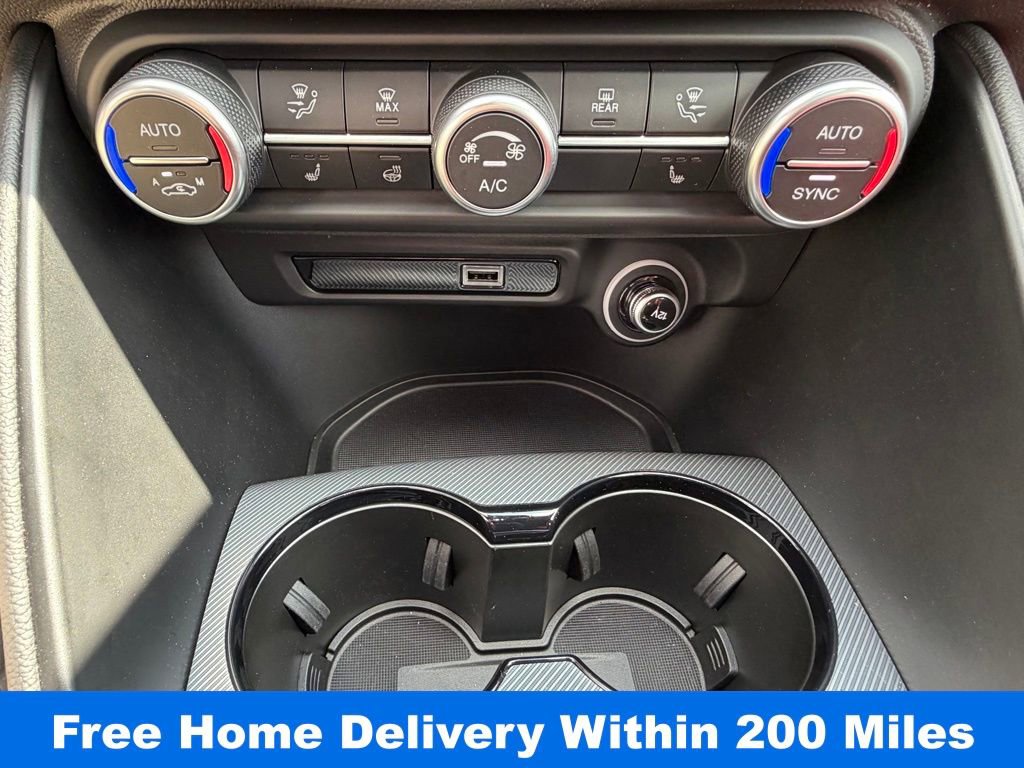 Used 2024 Alfa Romeo Giulia Veloce image 24