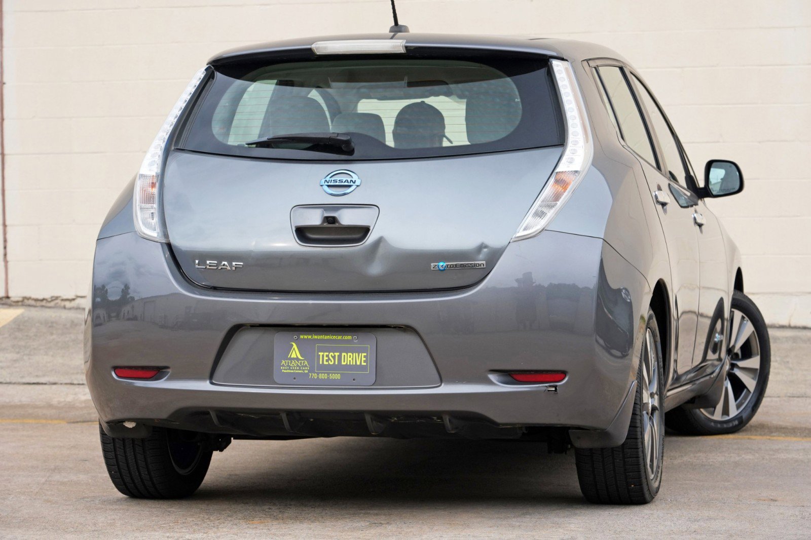 Used 2015 Nissan Leaf SV FWD image 4