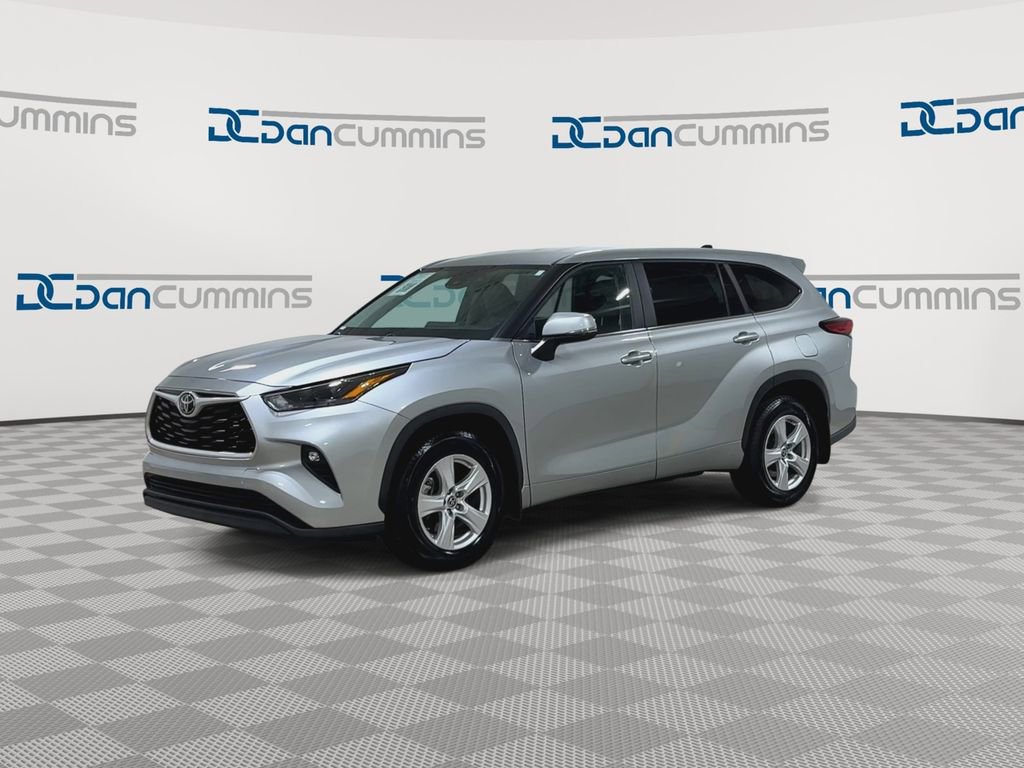 Used 2023 Toyota Highlander LE image 5