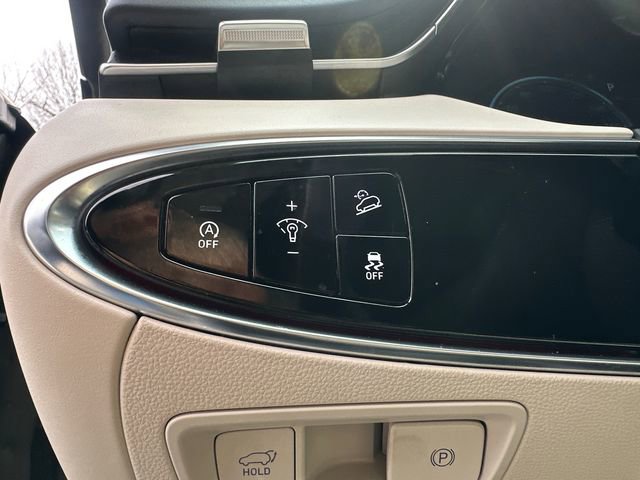 Used 2025 Genesis GV70 3.5T Sport w/ Sport Prestige Package image 33