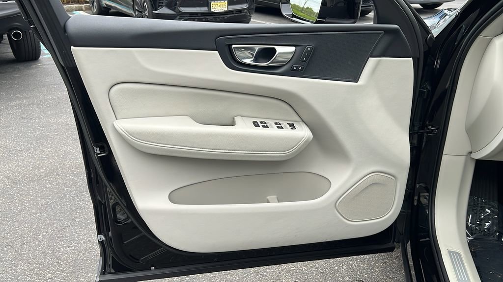 Used 2022 Volvo XC60 B5 Momentum w/ Climate Package image 20