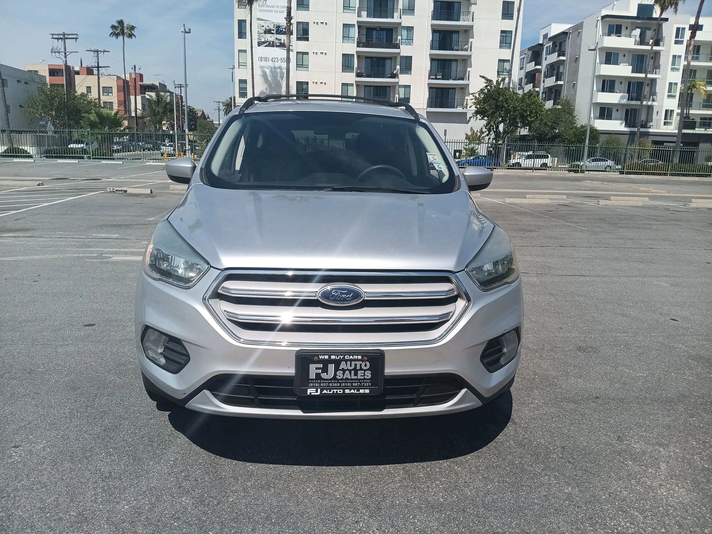 Used 2019 Ford Escape SE image 2