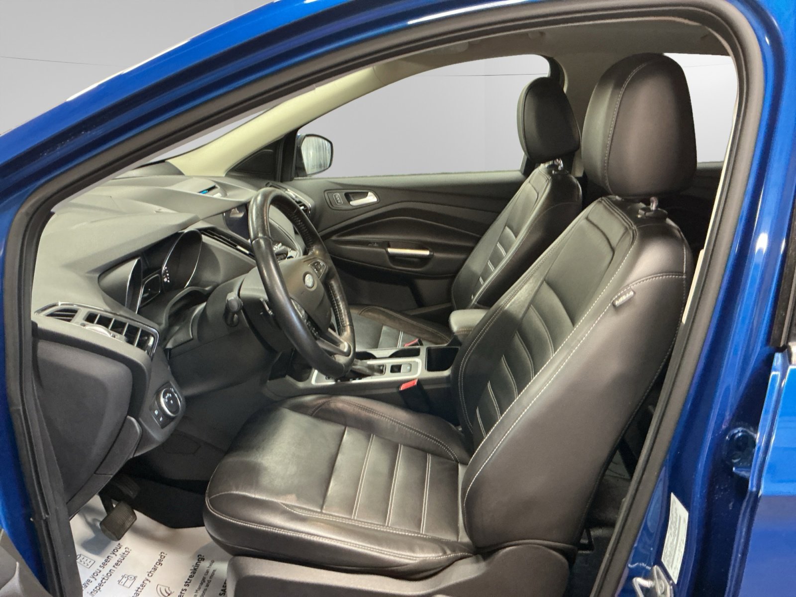 Used 2017 Ford Escape Titanium image 9