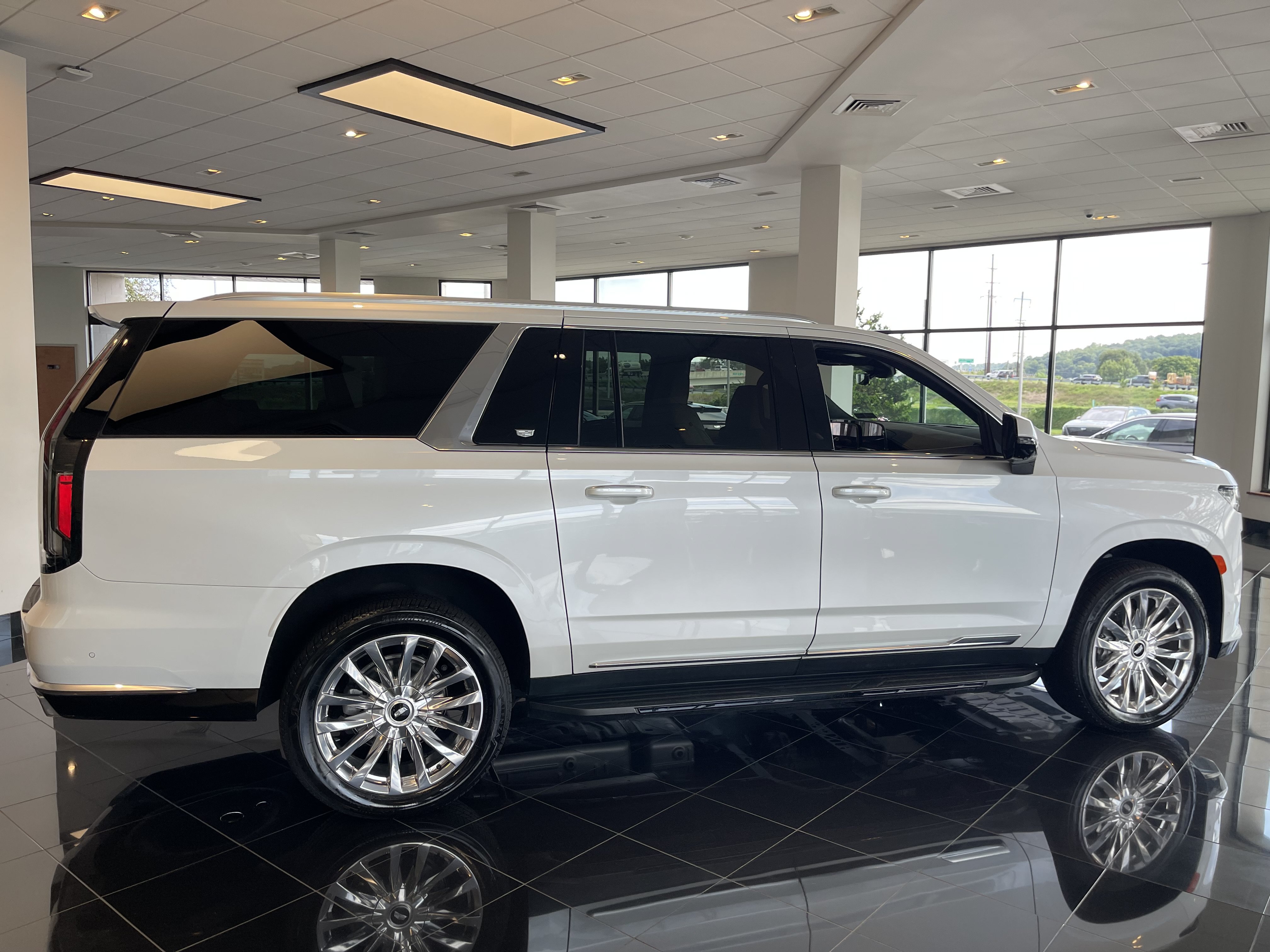 Certified 2024 Cadillac Escalade ESV Premium Luxury AWD/4WD image 8