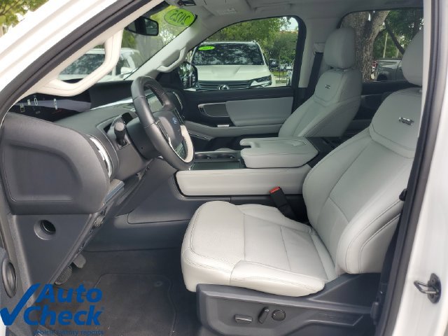 Used 2025 Ford Expedition Platinum w/ Driver's Package AWD/4WD image 22