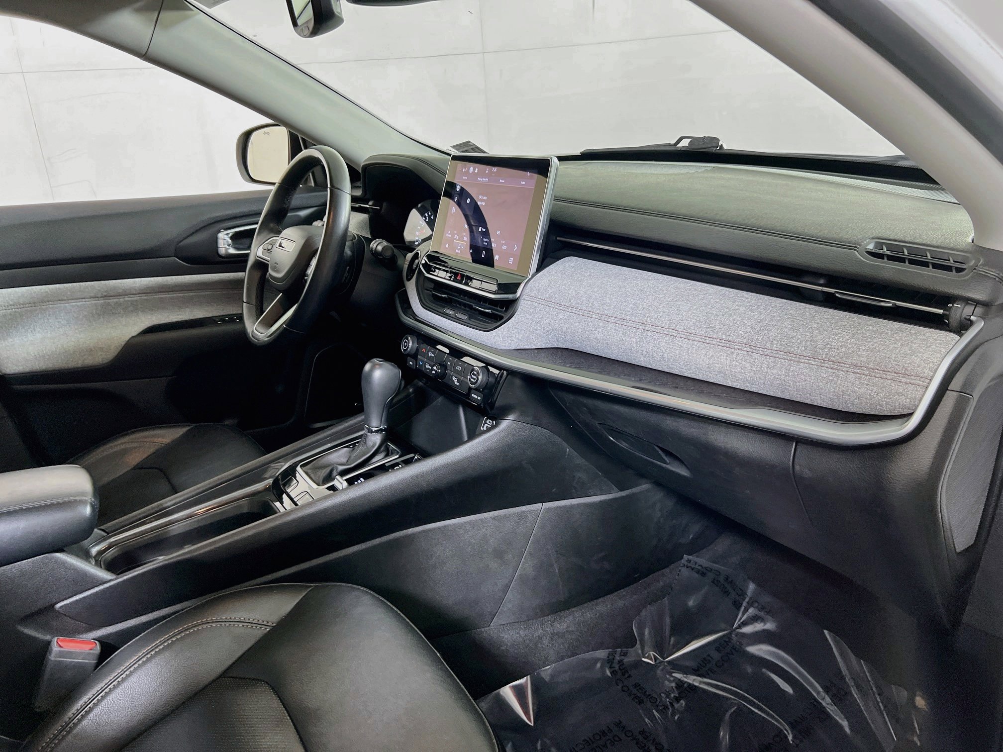 Used 2022 Jeep Compass Latitude w/ Sun and Sound Group AWD/4WD image 28