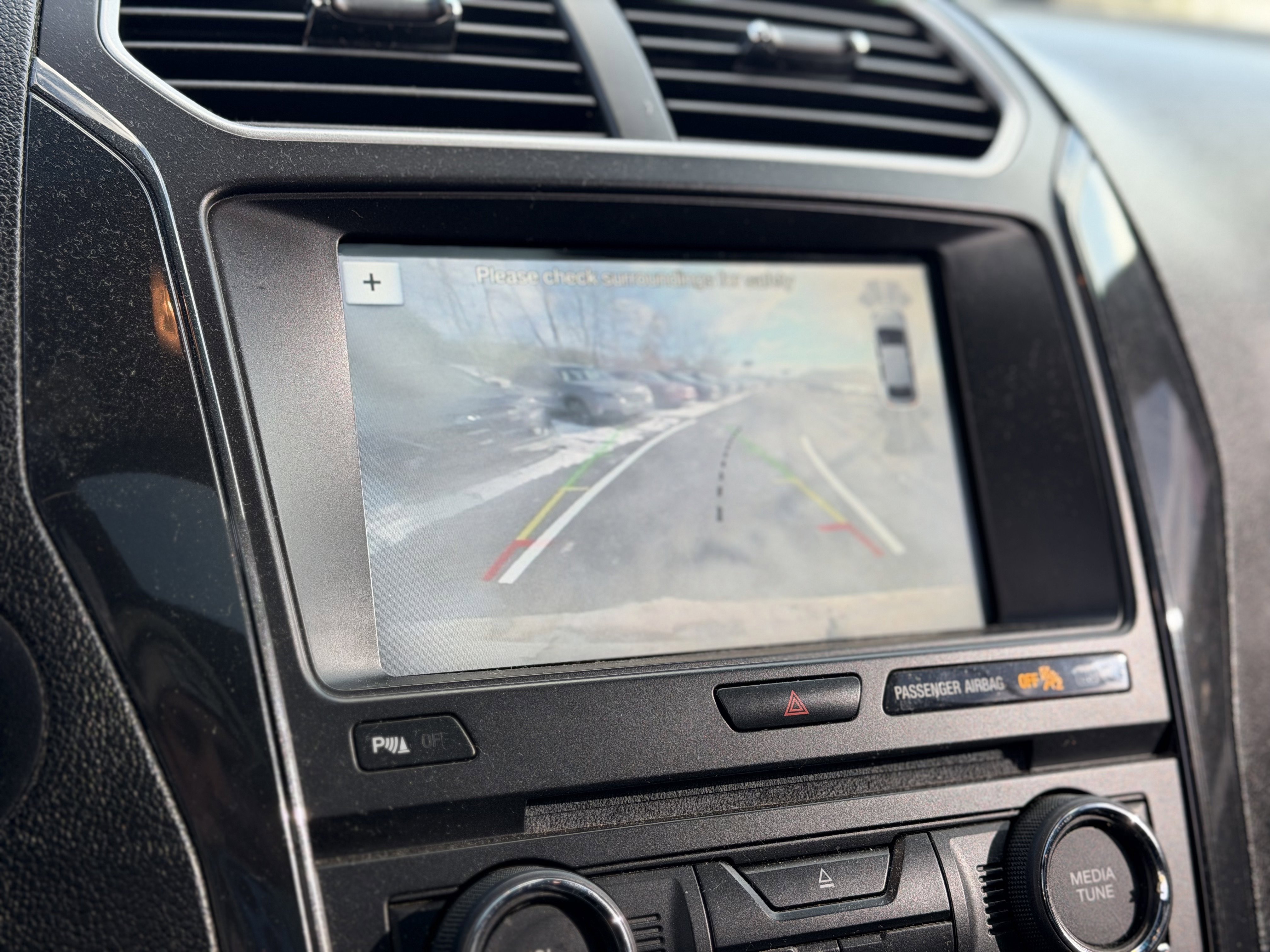 Used 2017 Ford Explorer XLT w/ Equipment Group 202A image 7