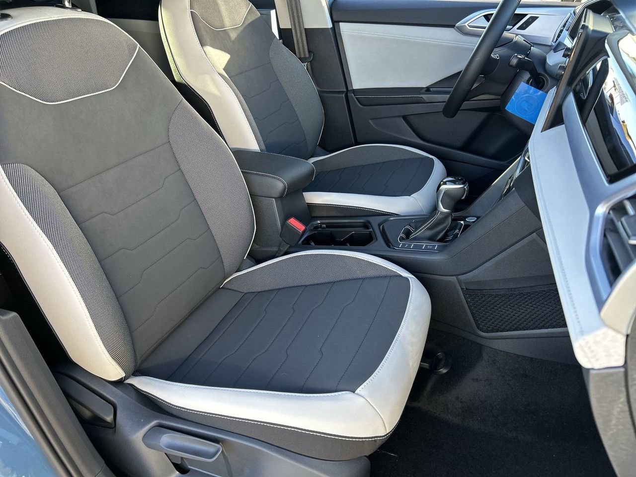 New 2026 Volkswagen Taos SE image 7