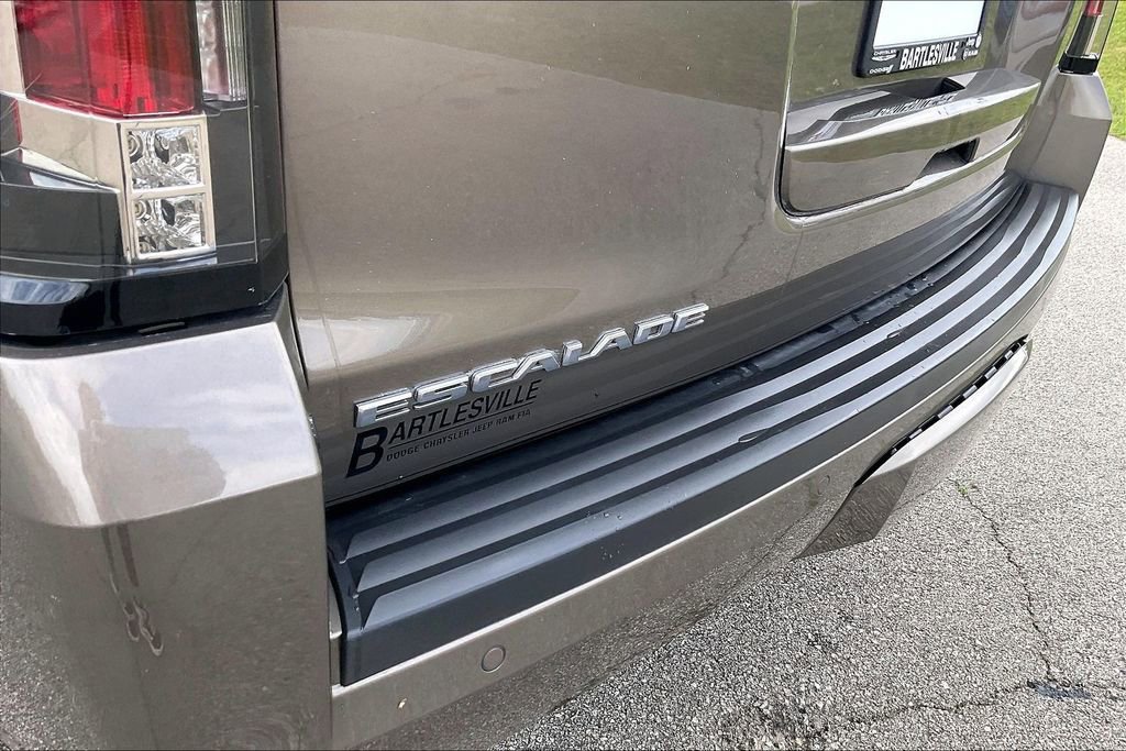 Used 2016 Cadillac Escalade Premium AWD/4WD image 13