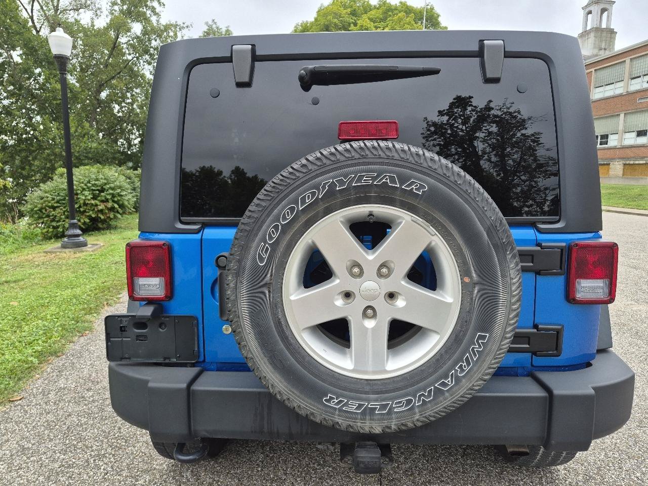 Used 2015 Jeep Wrangler Unlimited Sport w/ Quick Order Package 24S AWD/4WD image 3