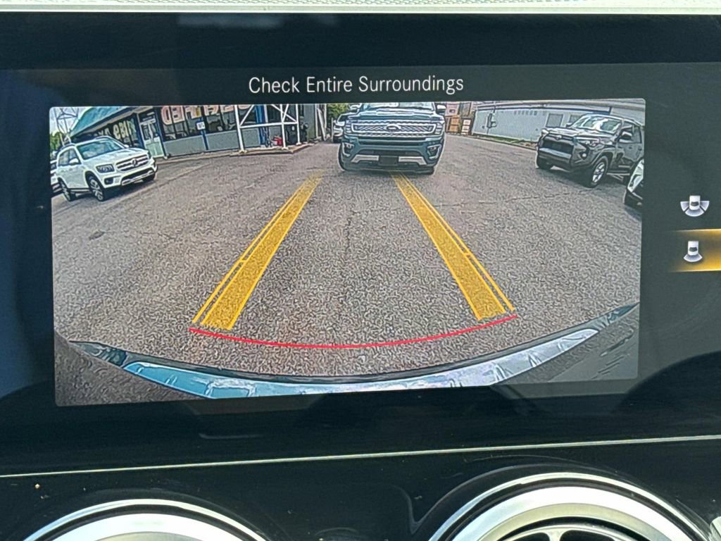 Used 2021 Mercedes-Benz GLB 250 w/ Premium Package image 27