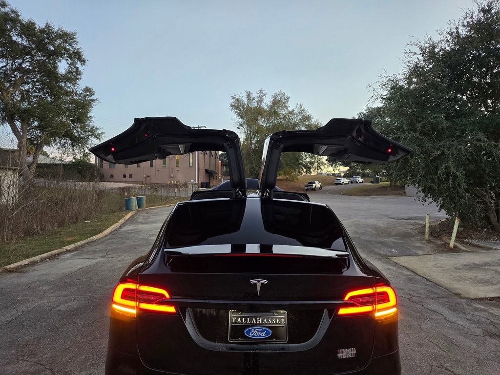 Used 2022 Tesla Model X Plaid image 17
