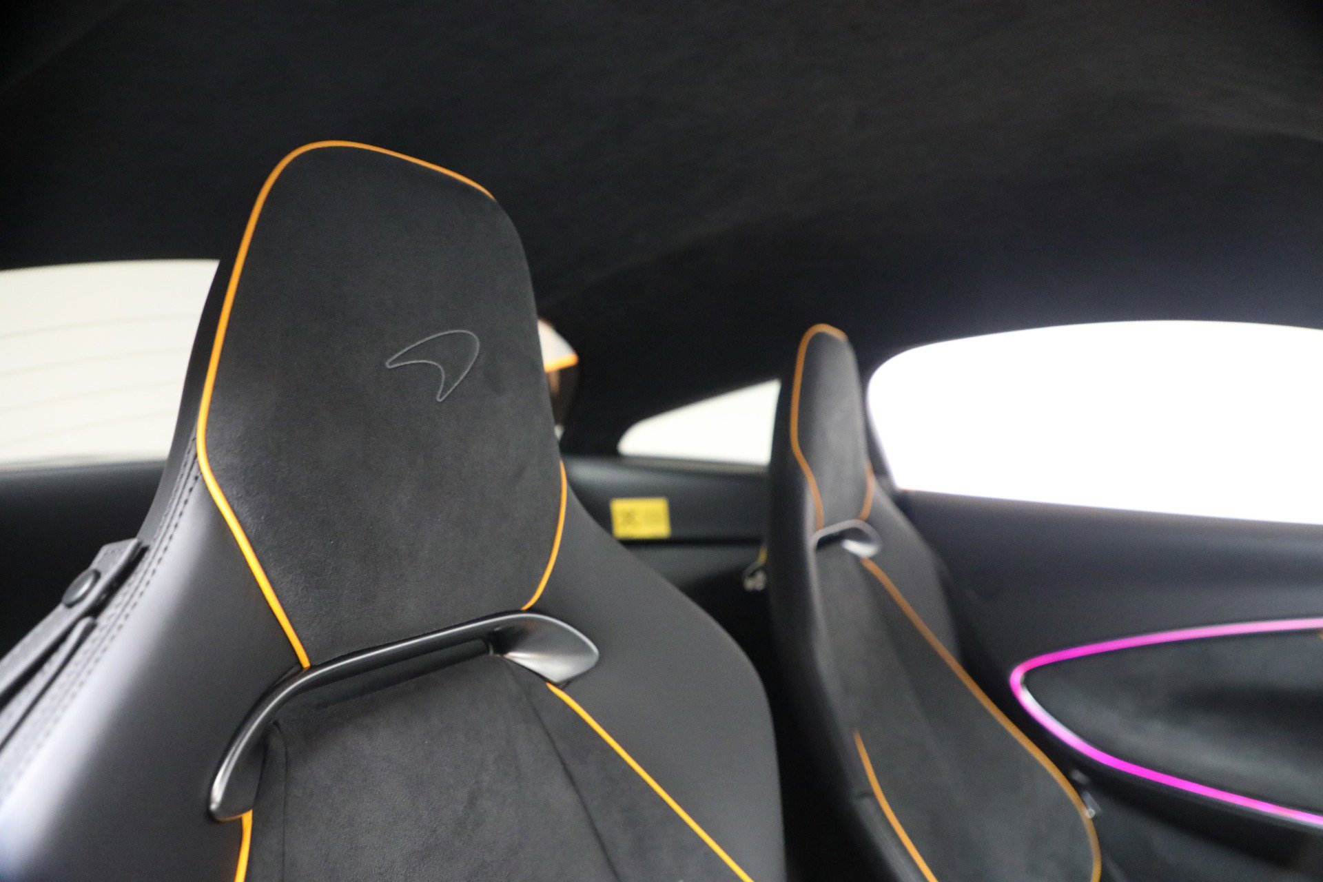 Used 2024 McLaren Artura image 27