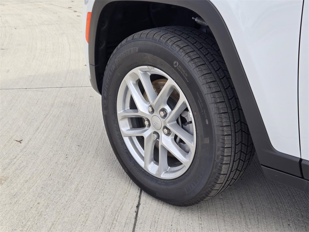 New 2025 Jeep Grand Cherokee L Laredo image 6