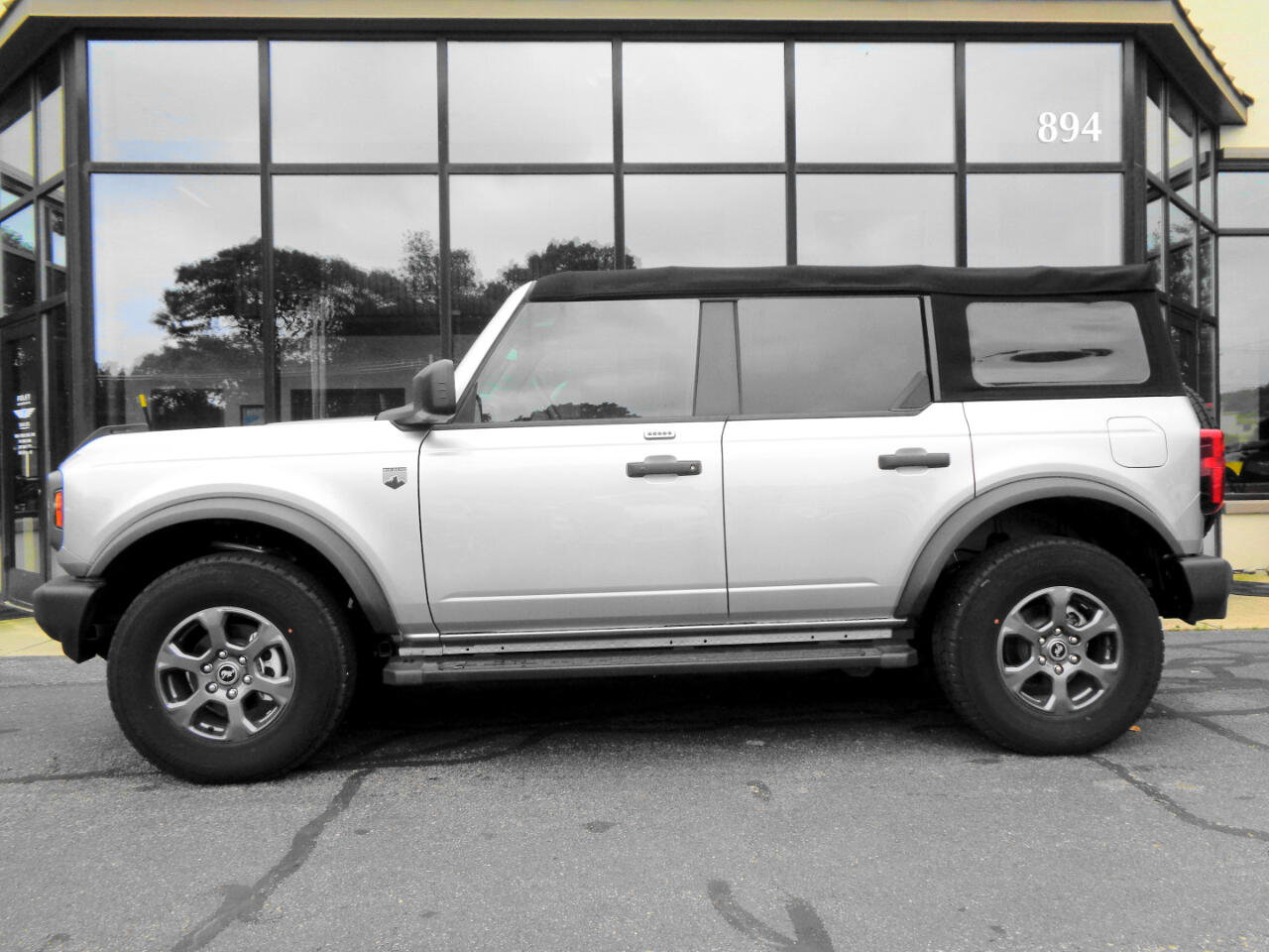 Used 2022 Ford Bronco Big Bend image 8