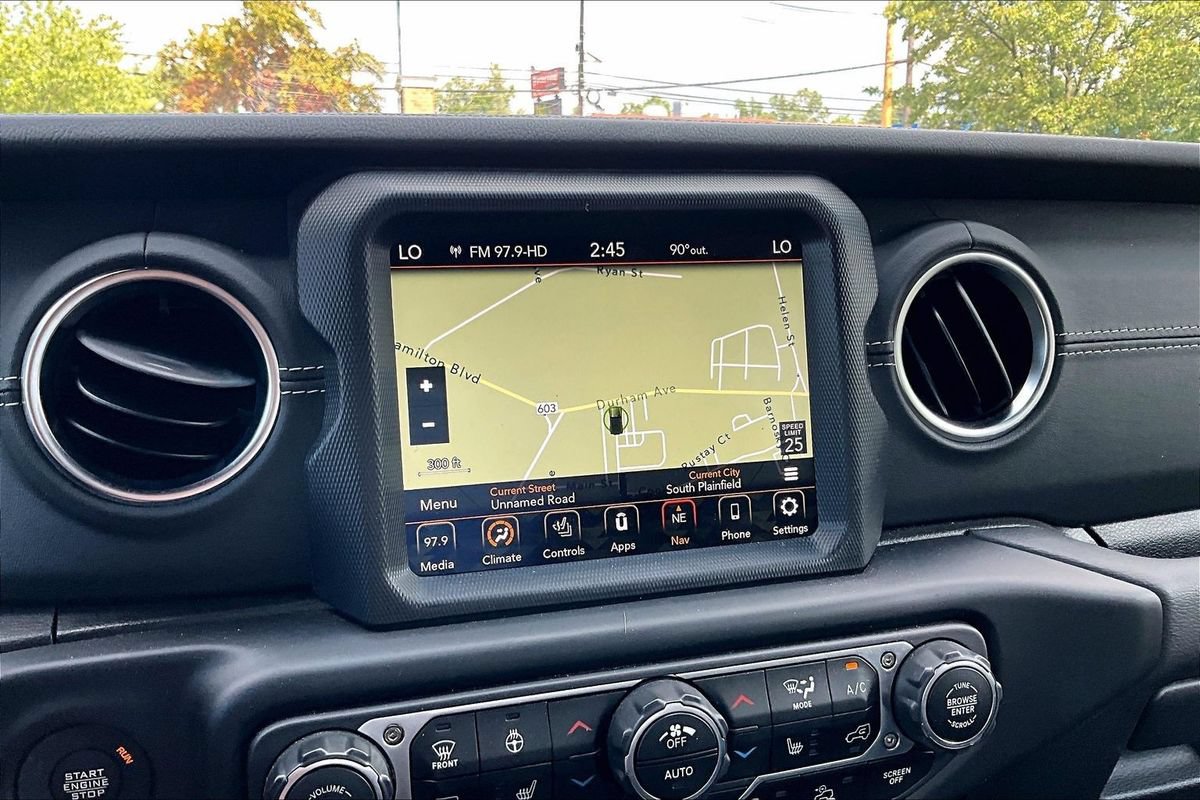 Used 2023 Jeep Wrangler Unlimited Sahara w/ Cold Weather Group AWD/4WD image 26