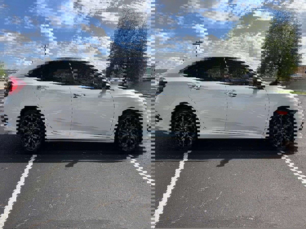 Used 2018 Honda Civic Touring image 6