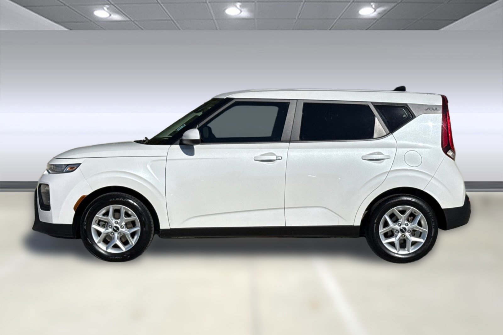 Used 2022 Kia Soul LX w/ Technology Package image 2