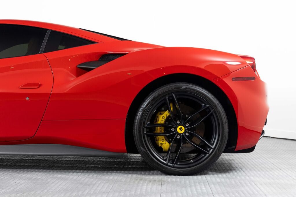 Used 2017 Ferrari 488 GTB RWD image 13