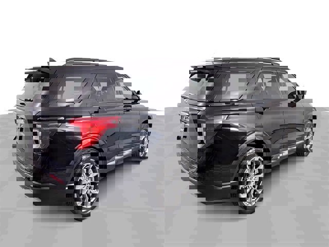 Used 2021 Ford Explorer XLT w/ Equipment Group 202A image 8