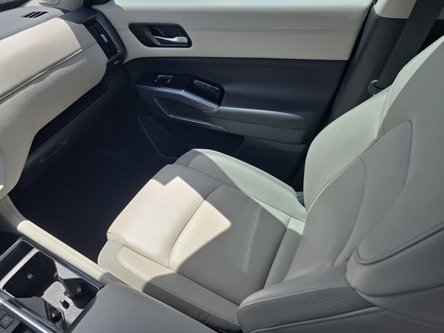 Certified 2025 Nissan Pathfinder SL w/ SL Premium Package FWD image 16