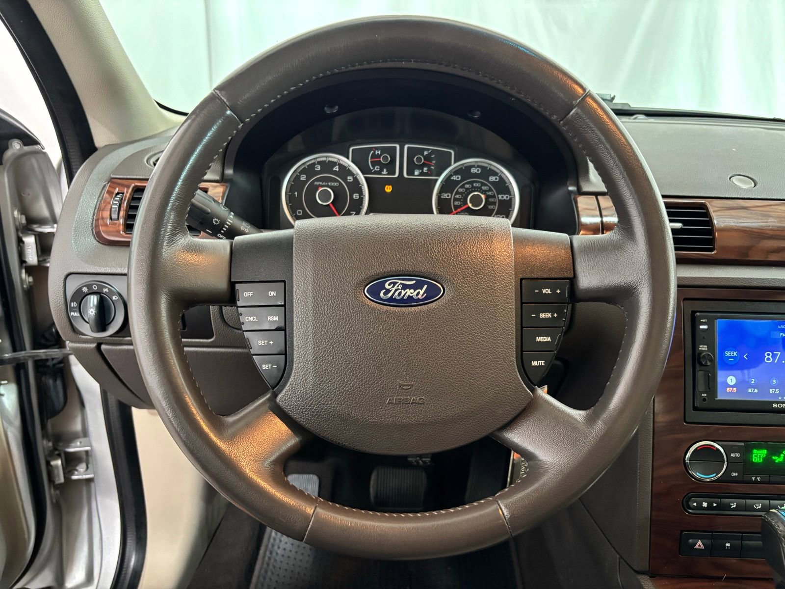 Used 2009 Ford Taurus SEL image 20