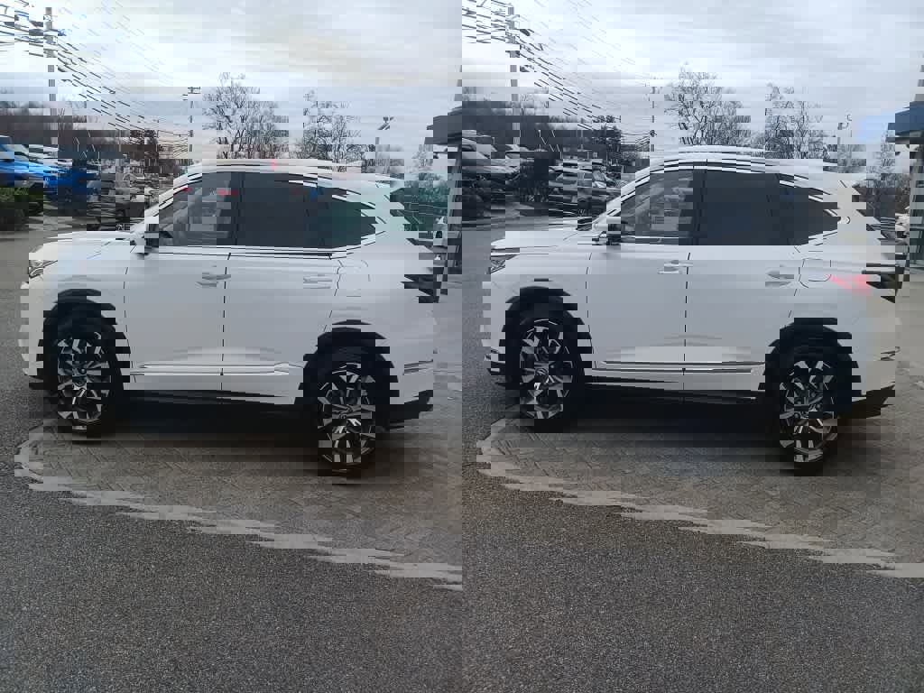 Used 2023 Acura MDX SH-AWD w/ Technology Package image 3