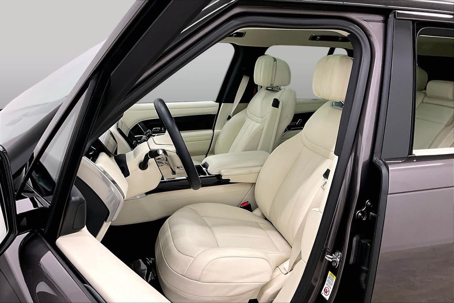 Used 2025 Land Rover Range Rover SE AWD/4WD image 8