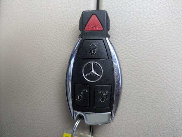 Used 2019 Mercedes-Benz GLC 300 4MATIC image 32