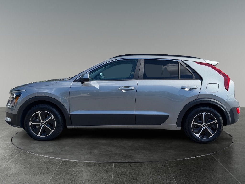 Used 2025 Kia Niro LX FWD image 5