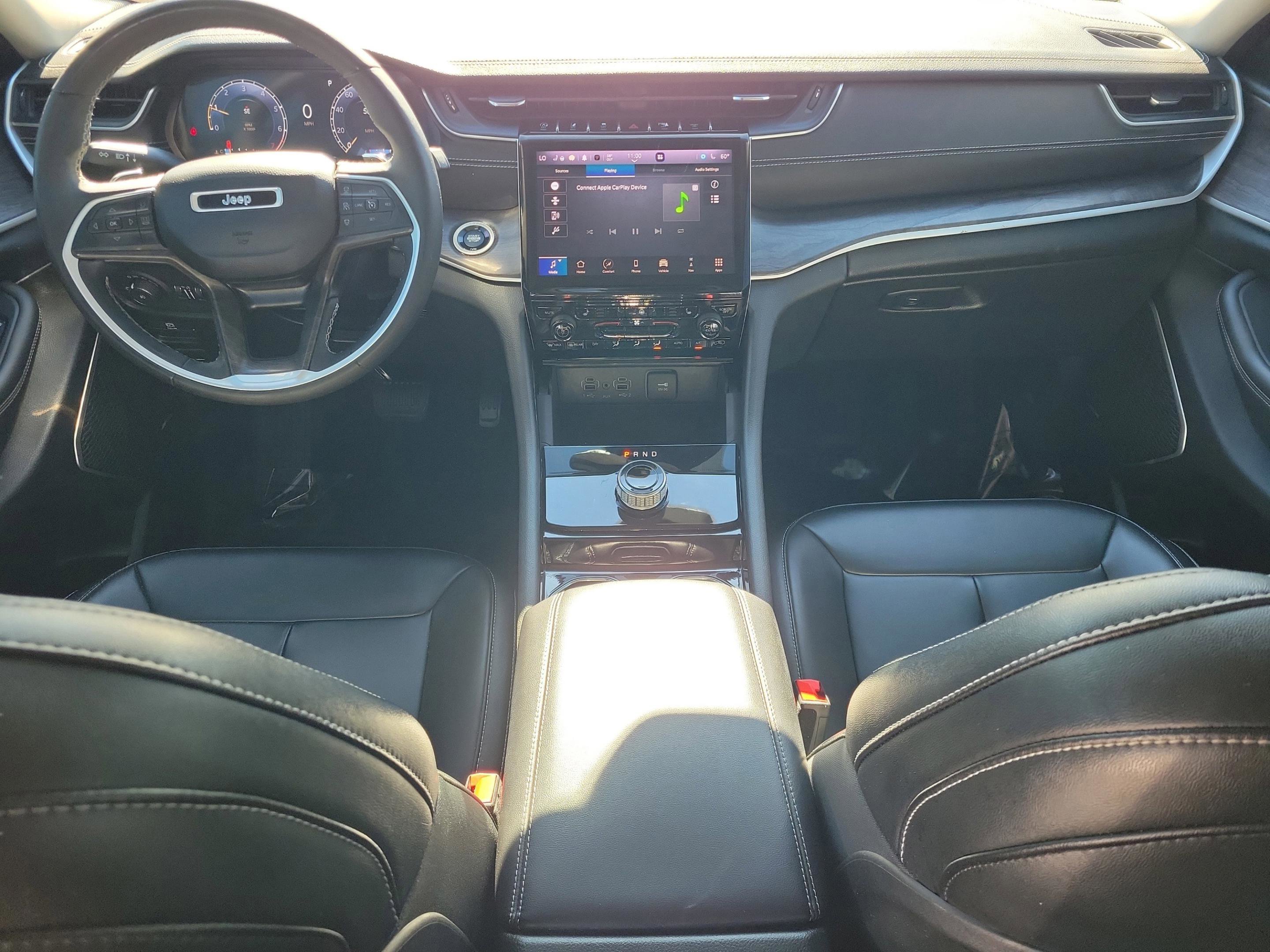 Used 2023 Jeep Grand Cherokee L Limited w/ Black Appearance Package image 16