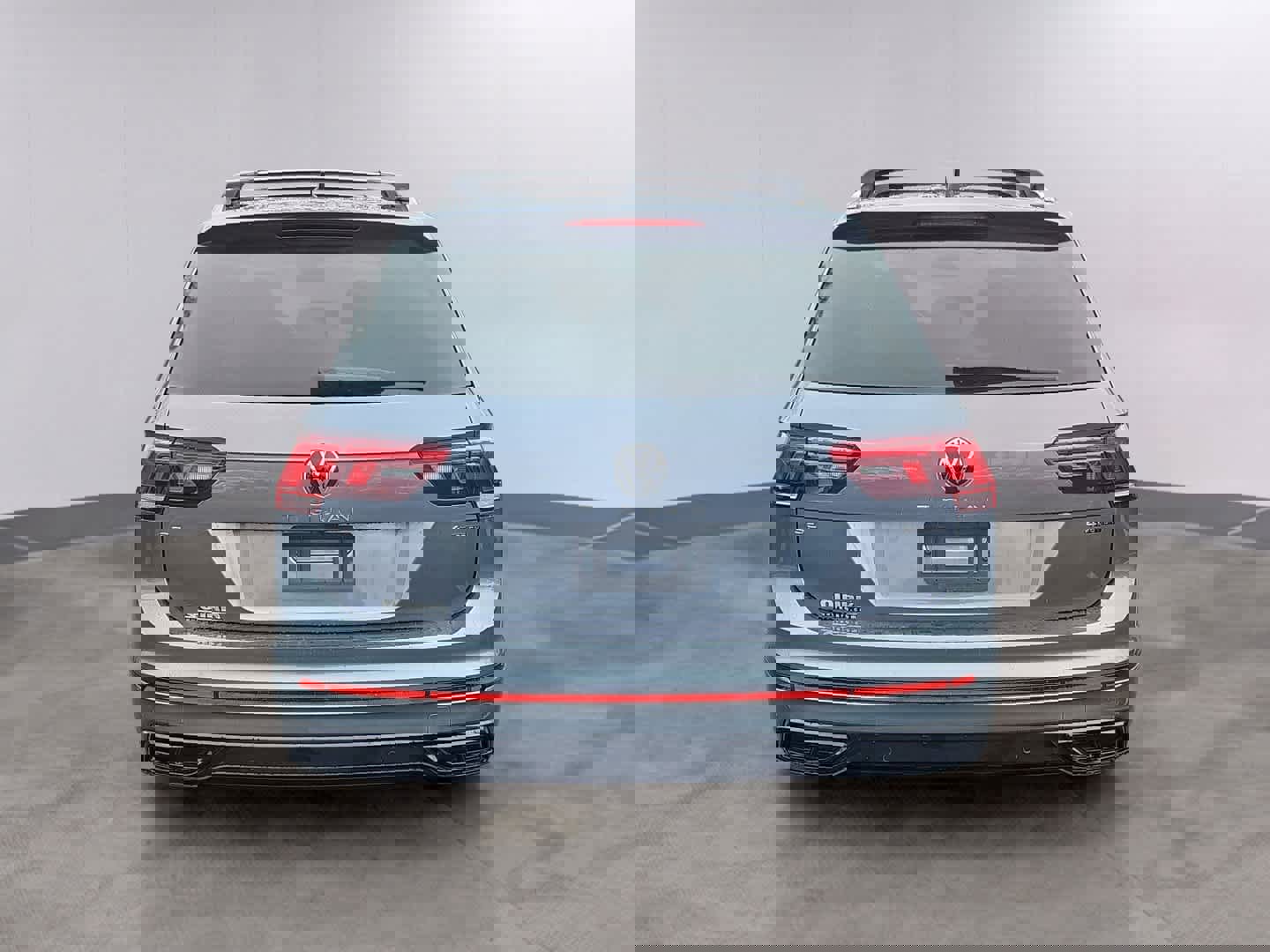 Used 2024 Volkswagen Tiguan SE R-Line image 5