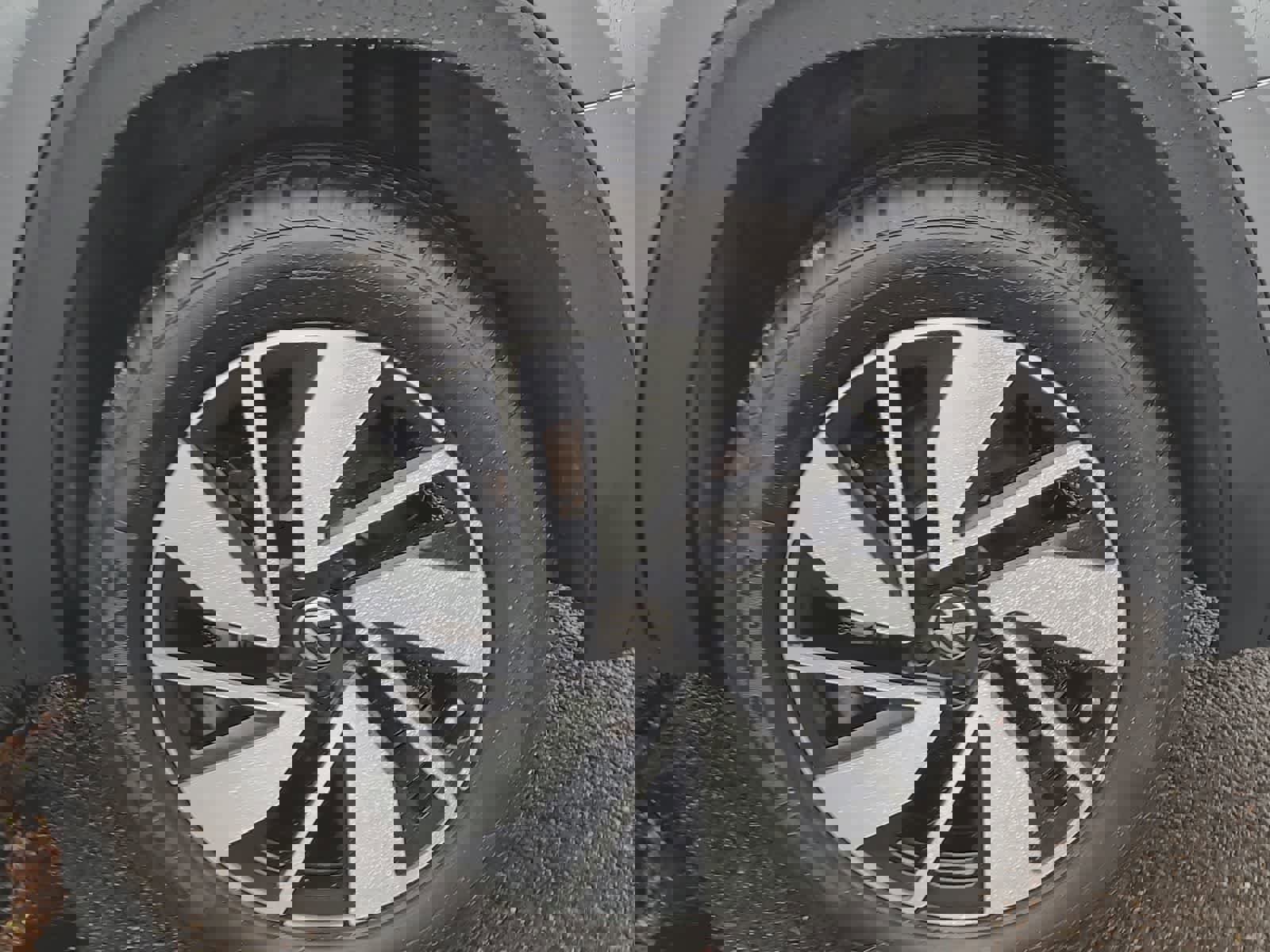 Used 2024 Volkswagen Atlas SE image 16