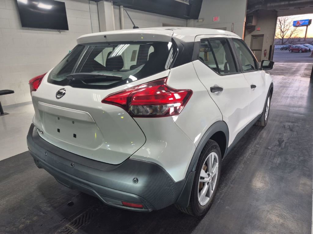 Used 2020 Nissan Kicks S image 3