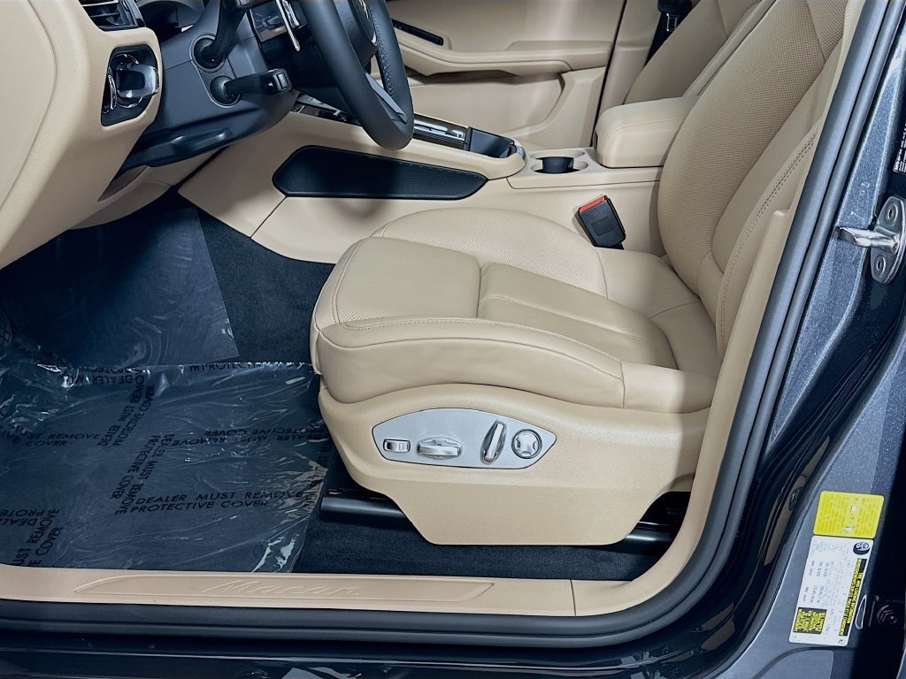 Certified 2026 Porsche Macan AWD/4WD image 22