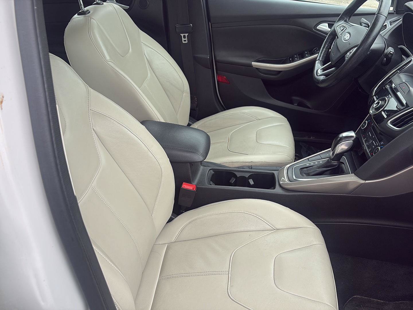Used 2018 Ford Focus Titanium FWD image 18