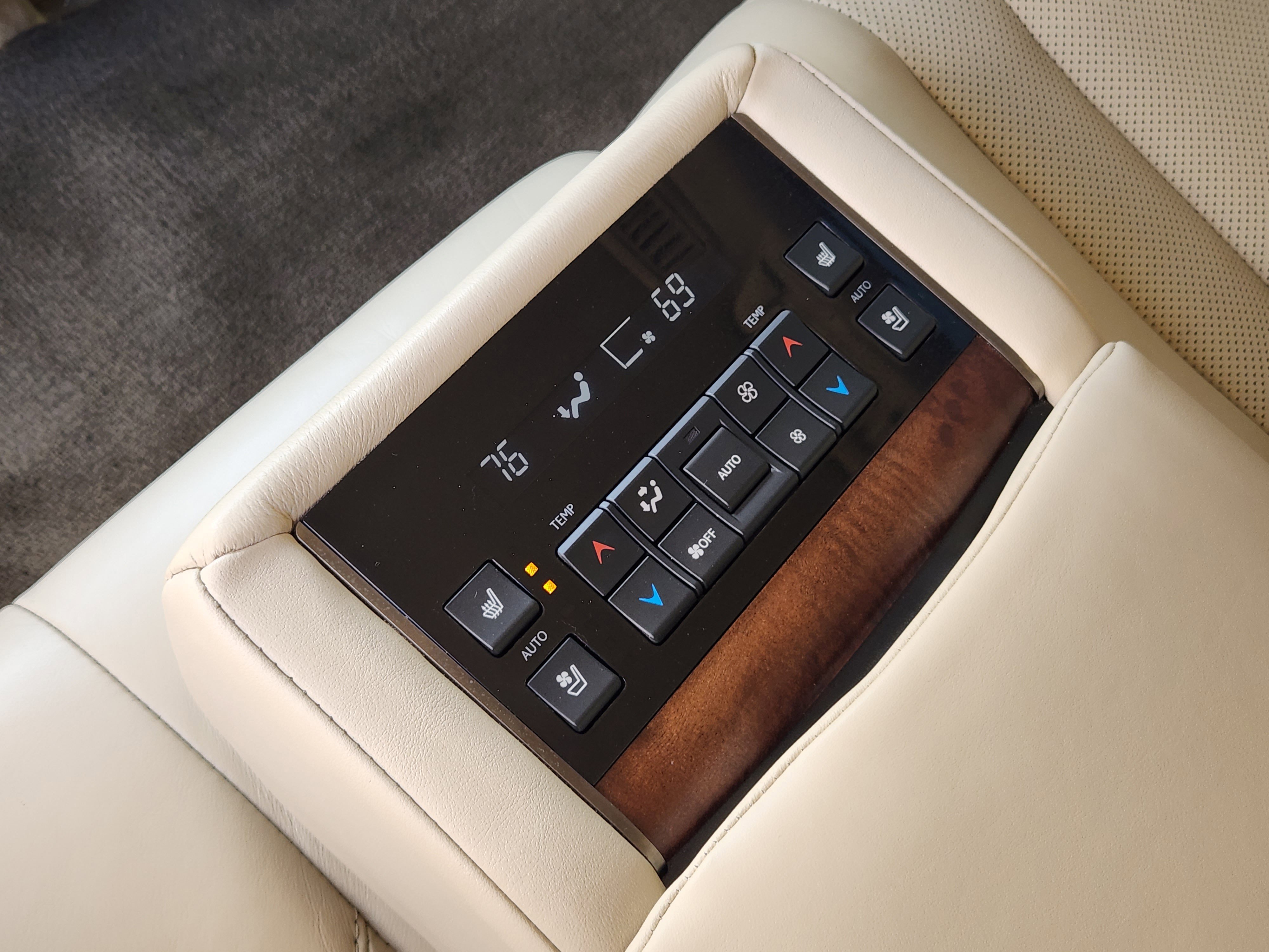 Used 2016 Lexus LX 570 4WD image 37