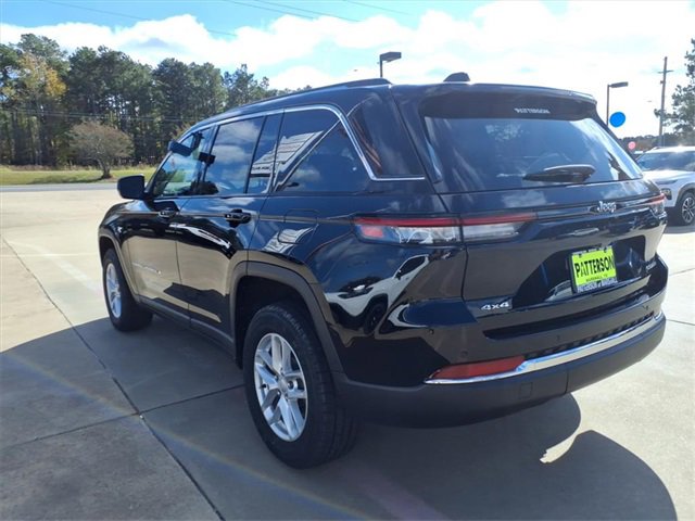 Used 2023 Jeep Grand Cherokee Laredo image 4