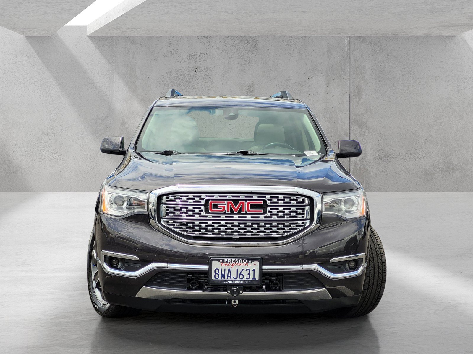 Used 2018 GMC Acadia Denali w/ Technology Package FWD image 2