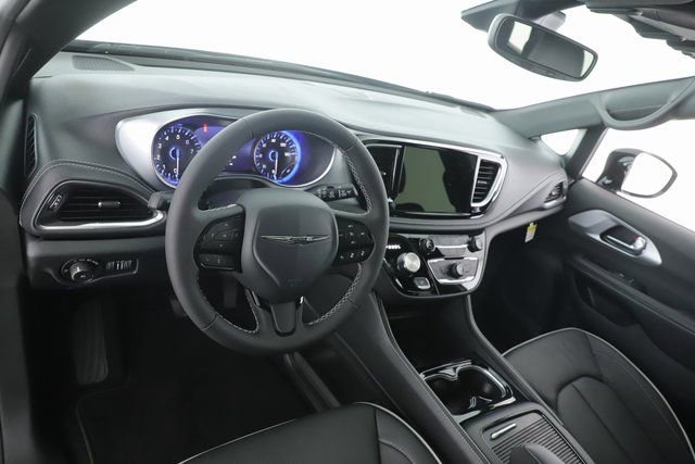 New 2026 Chrysler Pacifica Limited w/ S Appearance Package image 17