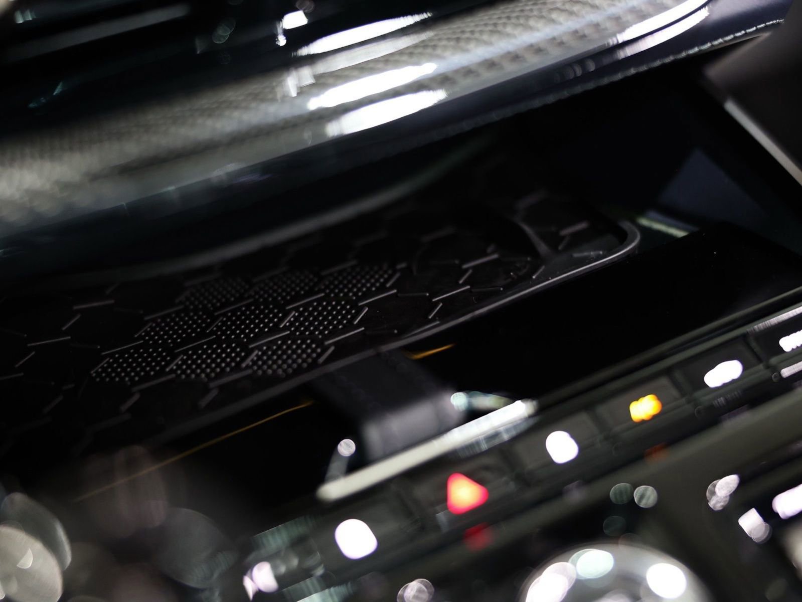 Used 2025 Aston Martin DBX 707 image 33