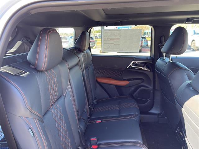 New 2025 Mitsubishi Outlander SEL image 11