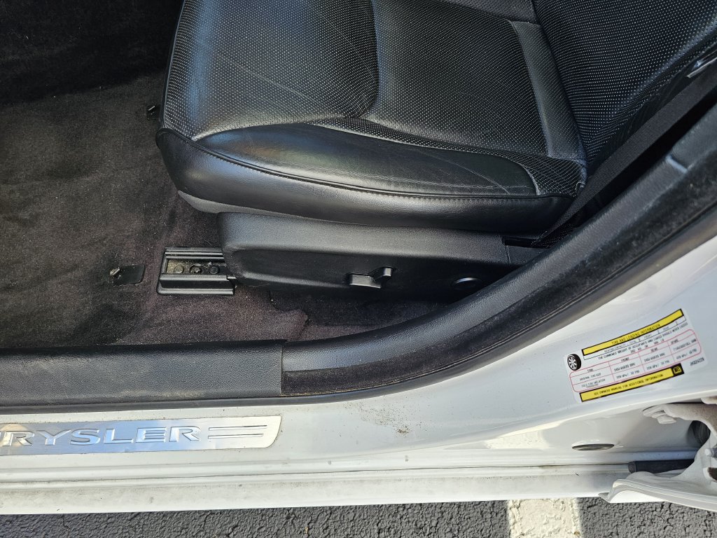 Used 2018 Chrysler 300 Limited w/ Safetytec Plus Group RWD image 18