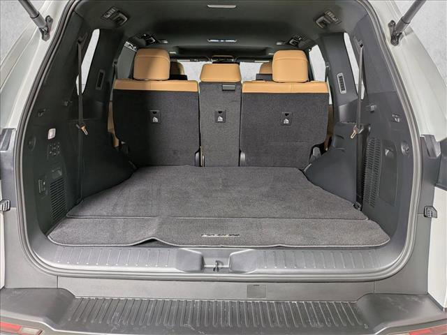 Used 2026 Lexus LX 600 4WD w/ Accessory Package (Z1) image 22