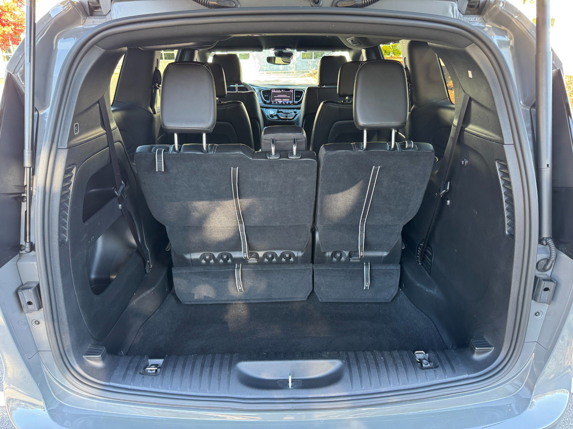 Used 2023 Chrysler Pacifica Touring-L w/ S Appearance Package image 55