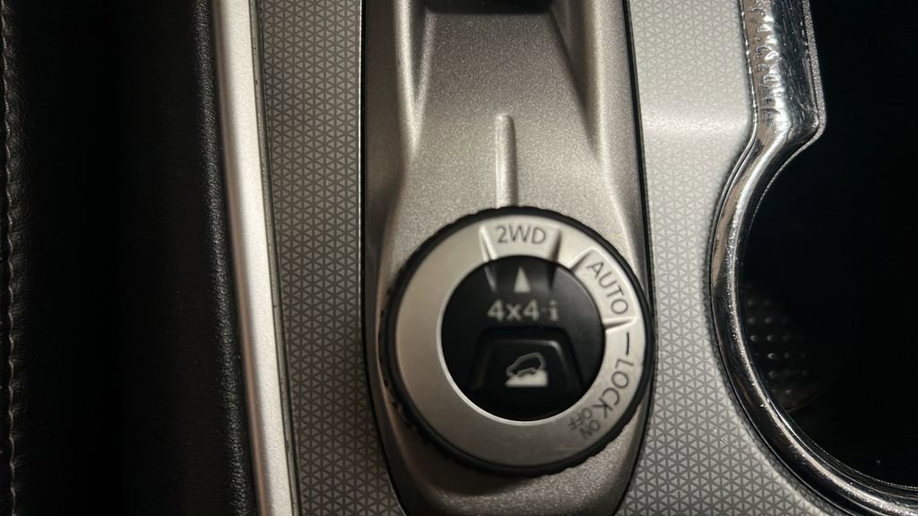 Used 2017 Nissan Pathfinder SL w/ SL Tech Package image 24